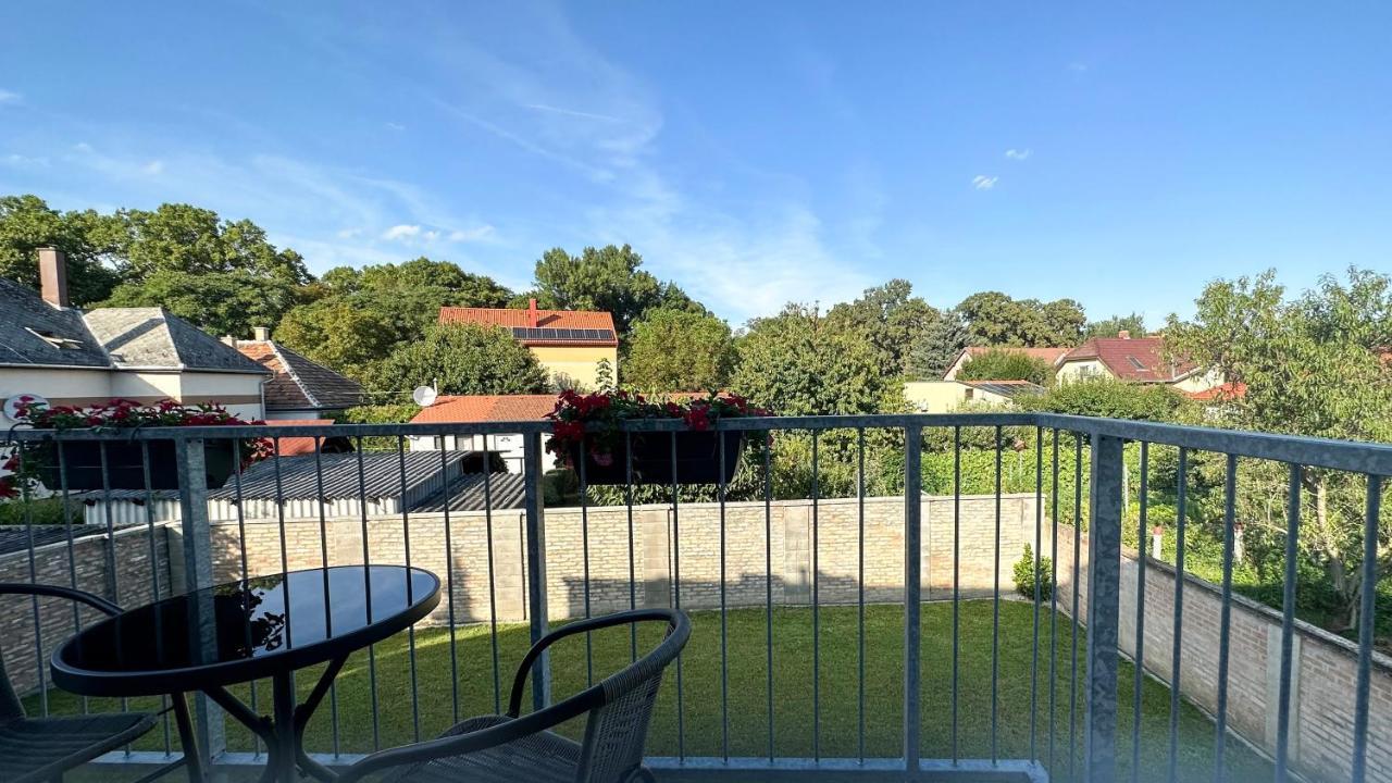 Linden Apartman 106 - Adults Only Mosonmagyarovar Luaran gambar